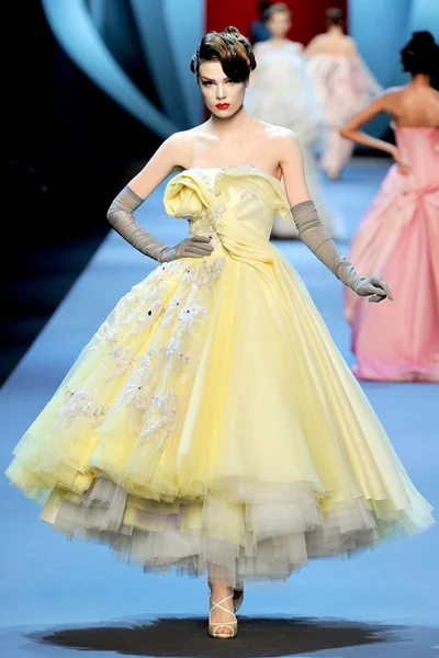 Look 25